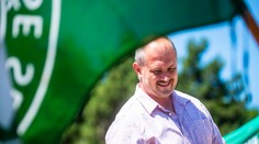 Škola má ďalší problém. Najprv sa žiačka napila čistiaceho prostriedku, potom tu robil kampaň Kotleba