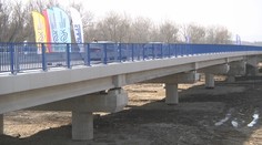 Dva roky veľkých obchádzok sa skončili. Otvorili najdlhší most v Košickom kraji, no hrozí pád ďalších