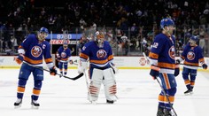 VIDEO: Halák vychytal výhru Islanders proti Jets, Barzalov prvý hetrik v NHL