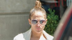 Z bohyne šedá myška. J. Lo bez nánosov mejkapu splynula s davom