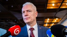 Poslanca Ferenčáka fyzicky napadli pred dcérou. Po údere skončil na zemi v krvi