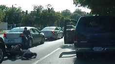 Policajtka sa pomýlila. Namiesto paralyzéra vytiahla na agresívneho vodiča pištoľ a vystrelila