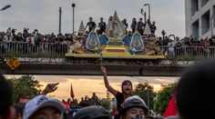 Thajská vláda v reakcii na protesty zakázala zhromaždenia viac ako štyroch ľudí