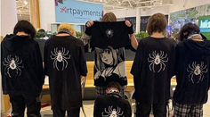 Ruská a ukrajinská mládež má novú zábavku. Násilné scény evidujú aj v nákupných centrách