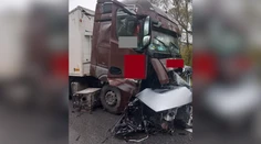 Z osobného auta nezostalo po zrážke s kamiónom takmer nič. Nehoda v Rožňave si vyžiadala jednu obeť