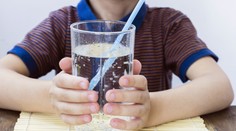 Šokujúce tvrdenie vedcov. Sýtená voda nie je taká zdravá, ako si myslíte