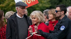 Slávna herečka strávila noc vo väzení. Zatkli ju na proteste proti zmene klímy