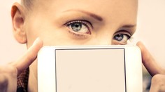 Slovenským mužom chodia MMS s erotickým fotkami. Pozor, je to pasca podvodníkov