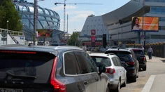 „Snažia sa to zľahčovať. Tvária sa, že benzín je, ale nie je.“ Rady na čerpacích staniciach v Rusku pretrvávajú