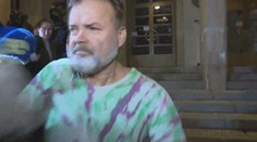 Dušana Dědečka prepustili na slobodu. Takto zo súdu utekal v priamom prenose TV Markíza