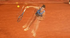 Roland Garros: Francúzska tenistka pokračuje v spanilej jazde. V semifinále vyzve veľkú hviezdu