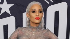 Vrchol nevkusu. Modelka v priesvitnom outfite mohla už rovno prísť aj nahá