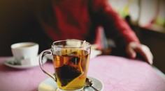 Nové varovanie vedcov: Jedno čajové vrecko môže obsahovať látky, ktoré by ste nečakali