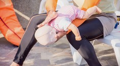 Korálky, guľôčky či figúrky zo stolových hier. Ako postupovať, keď sa nimi dieťa dusí a čomu sa rozhodne vyhnúť