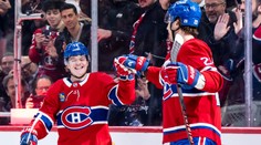 VIDEO: Piaty bod v rade, Slafkovský šikovným tečom riadil triumf Canadiens. Nemec s Devils nestačil na Boston