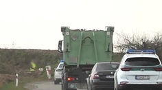 Levičania z okolia jám s mŕtvymi zvieratami žijú v neistote. Odpoveď ministerstva ich neuspokojila