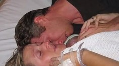 Sila lásky! „Mŕtvy“ nedonosený chlapček ožil rodičom v náručí