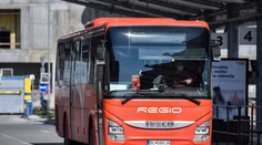 Cez hranice už budú jazdiť aj autobusy a vlaky. Prvá spoločnosť hneď od zajtra