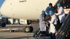 Muž pašoval v črevách takmer 250 balíkov kokaínu. Zomrel v lietadle