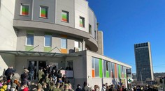 Spočiatku to odmietali, teraz zmenili názor. Ľudia v dlhých radoch prezradili, prečo sa nechali zaočkovať