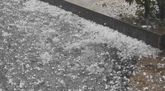 FOTO a VIDEO: Búrka s krúpami v Trnave. Ako prišla, tak aj odišla, narobila však poriadnu spúšť