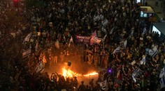 VIDEO: Tisíce ľudí demonštrovali v Tel Avive za prepustenie rukojemníkov aj prímerie