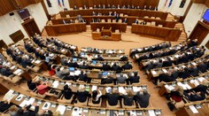 Anketa v parlamente: Malo by byť referendum ku kvótam utečencov?
