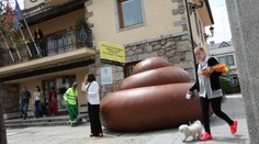 Španielske mesto má problém! Hľadá sa trojmetrový psí exkrement