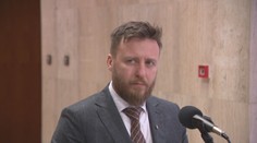 Peter Kotlár odporúča vláde zastavenie očkovania mRNA vakcínami. Uznávaný virológ nad tým krúti hlavou