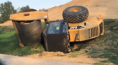 Tragická nehoda: Muža na Považí privalil 12-tonový valec, zrejme sa snažil vyskočiť von