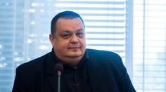 SNS volá po odvolaní hlavného hygienika Mikasa. Mali by sme si vážiť odborníkov, upozorňuje opozícia