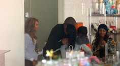 Čaká Beyoncé druhé dieťa?  Fotografi sa snažili zachytiť dôkaz