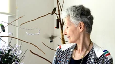 Žena premenila svoj byt na „nemocnicu“ pre kolibríky. Stovky zachránila pred smrťou