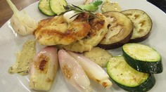 Liptovské bryndzáky s baklažánom, cuketou, pečeným cesnakom a smotanovou omáčkou