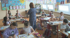 Vláda odklepla vyššie platy pre učiteľov. Mzdy budú rásť postupne, najbližšie v septembri