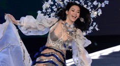 VIDEO: Nočná mora modelky sa splnila. Rozpleštila sa pred tisíckami divákov