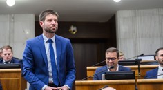 Opozíciu rozdeľuje téma zmeny ústavy. Šimečka tvrdí, že niektoré návrhy KDH sú škodlivé