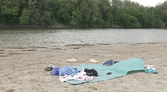 Mobil, peňaženka či kľúče na deke? Zlodeji na kúpaliskách čakajú práve na takéto chyby