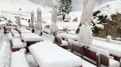 V Alpách napadlo 30 centimetrov snehu. Chatári už použili aj frézy