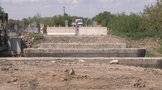 Rast cien zastavil výstavby škôl či mostov po celom Slovensku. Remišová ponúka starostom eurofondy