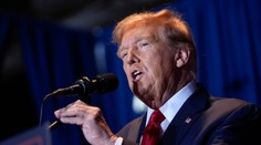Trump zvíťazil v republikánskych primárkach v Južnej Karolíne. Súperku porazil v jej domovskom štáte