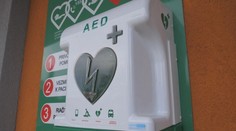 Nechutný čin v Stupave. Spred zdravotného strediska po týždni ukradli život zachraňujúce zariadenie