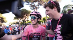 Giro ovládol Simon Yates bez jediného etapového triumfu. Záverečný deň spestrilo stretnutie s pápežom