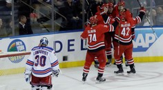 Carolina vyhrala na ľade New Yorku Rangers prvýkrát od roku 2010