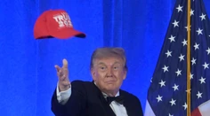 Trump sa opäť zúčastnil večere, kde sa naposledy strieľalo. Šou musí pokračovať, odkázal