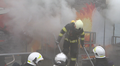 Dokáže nasimulovať skazu. Dobrovoľní hasiči z okolia Prešova si vyskúšali unikátny ohnivý trenažér