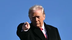 Pomoc je na ceste, odkázal Trump demonštrantom v Iráne a vyzval ich, aby obsadili inštitúcie