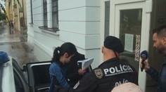 Mladú ženu podozrivú z vraždy partnera v Hlohovci poslal sudca do väzby