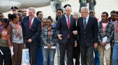 Plán na prerozdelenie migrantov sa začal. Z Talianska odleteli prvé skupiny