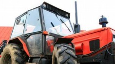 Obrovská tragédia: Deti (†10 a †13) zahynuli pod kolesami traktora. Šoféroval ho 13-ročný chlapec